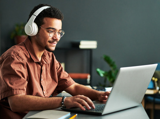 Manhattan University student studying online