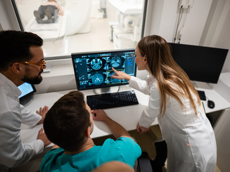 Doctors reviewing patient brain scan for diagnosis