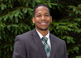 Portrait of Jose De La Cruz, Associate Director of Undergraduate Admissions