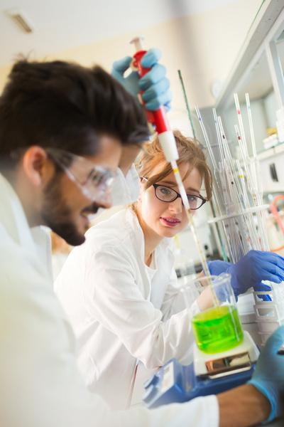Group of students working at the laboratory