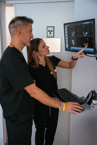 Healthcare professionals analyzing patient x-ray scan for diagnosis